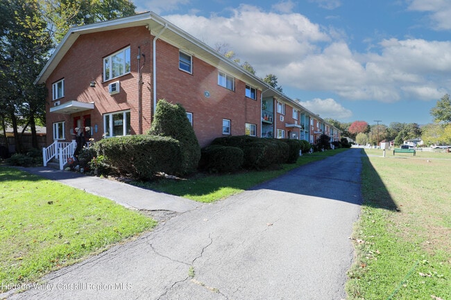 Building Photo - 30 Lamb Ave