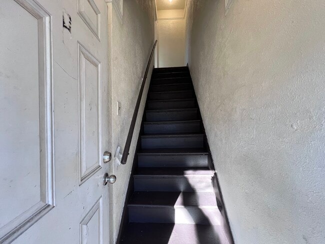 Building Photo - 1205 Sarah St Unit B