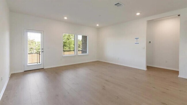 Photo - 2421 Cattle Baron Trl