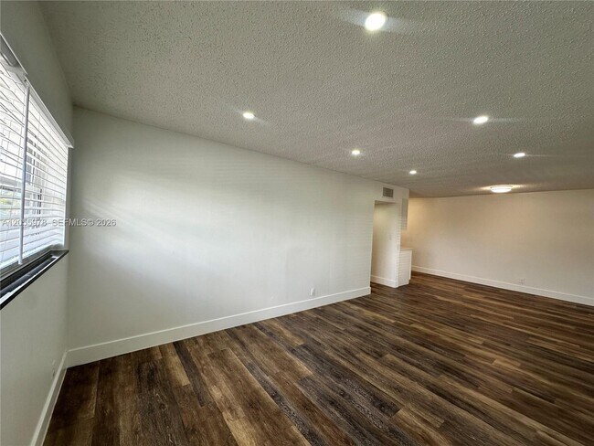 Photo - 2500 Johnson St Unit 11