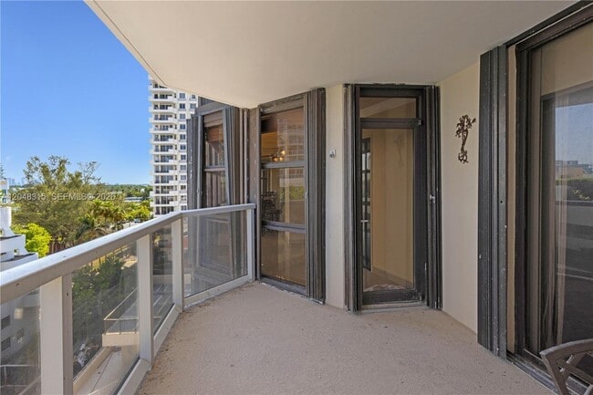 6423 Collins Ave Unit 703