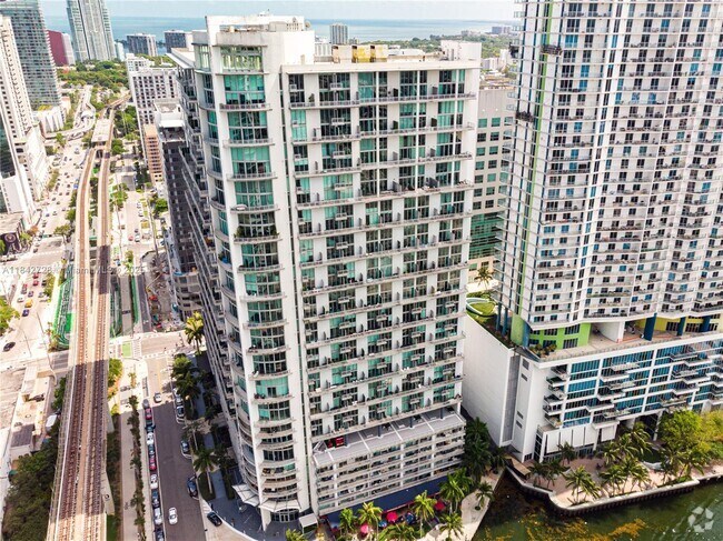 Building Photo - 690 SW 1st Ct Unit 1001 Rental