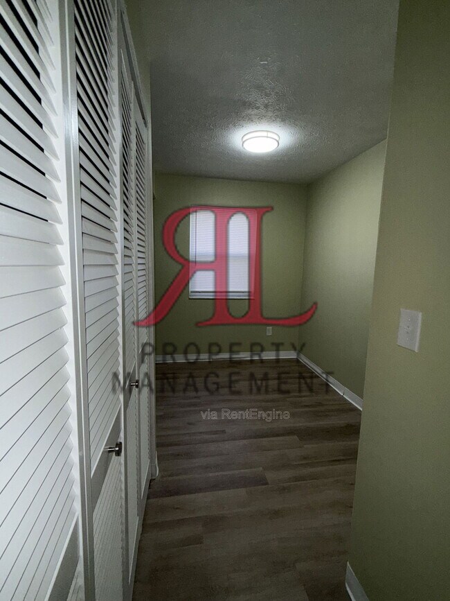 Photo - 596 E Gates St