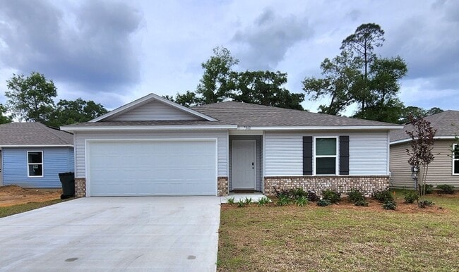 Building Photo - This attractive 3/2 Newer Home is situated...