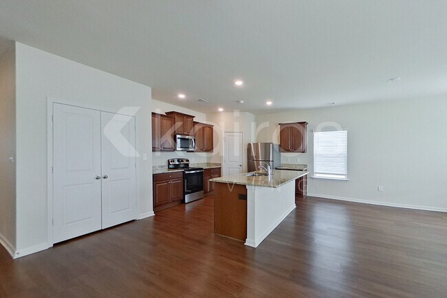 Photo - 1114 Freedom Pkwy