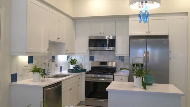 Building Photo - $4,400 - 4 Bed / 3.5 Bath Luxury Townhome in Suwerte Community in Otay Ranch Unit 5