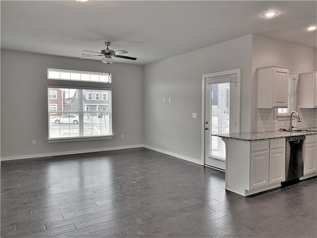 Photo - 3901 SW Peachwood Dr