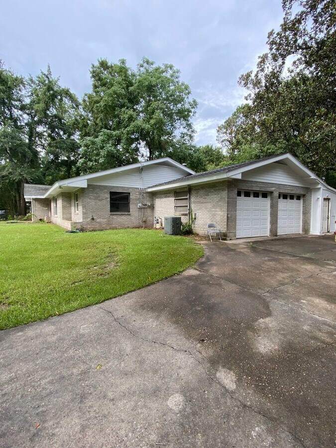 Photo - 230 Westminster Dr