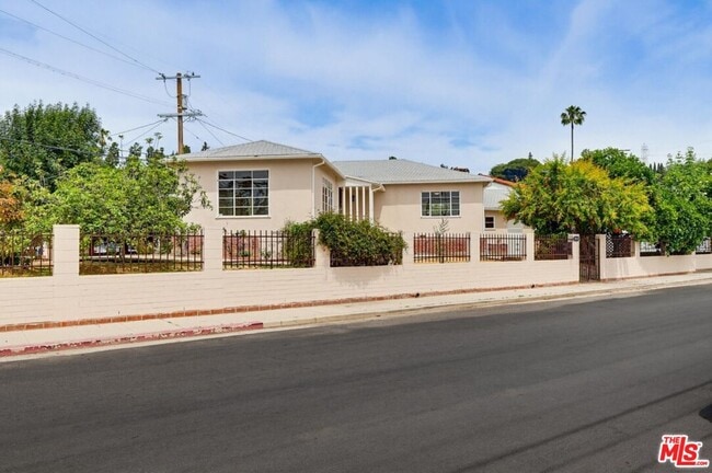 Photo - 2919 Maxwell St