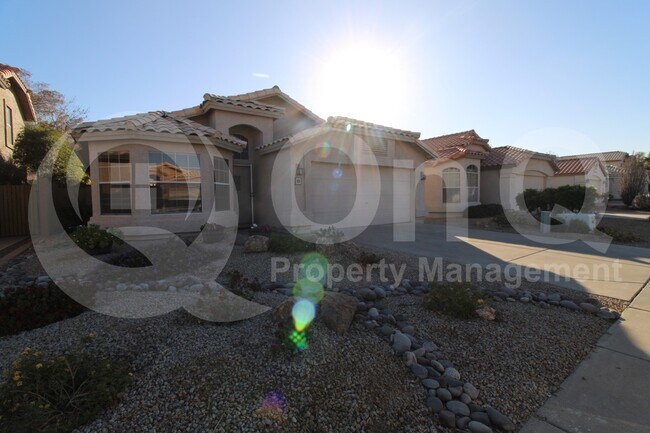 Building Photo - 1221 W Jeanine Dr