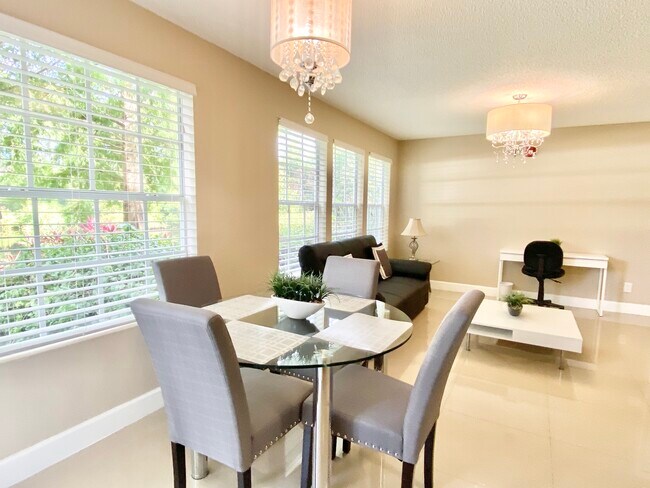 Cozy Dining Room - 11520 Westwood Blvd Unit 512