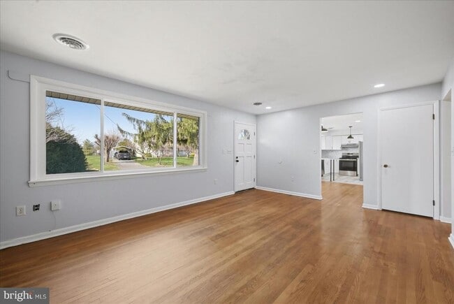 Photo - 210 Stafford Dr