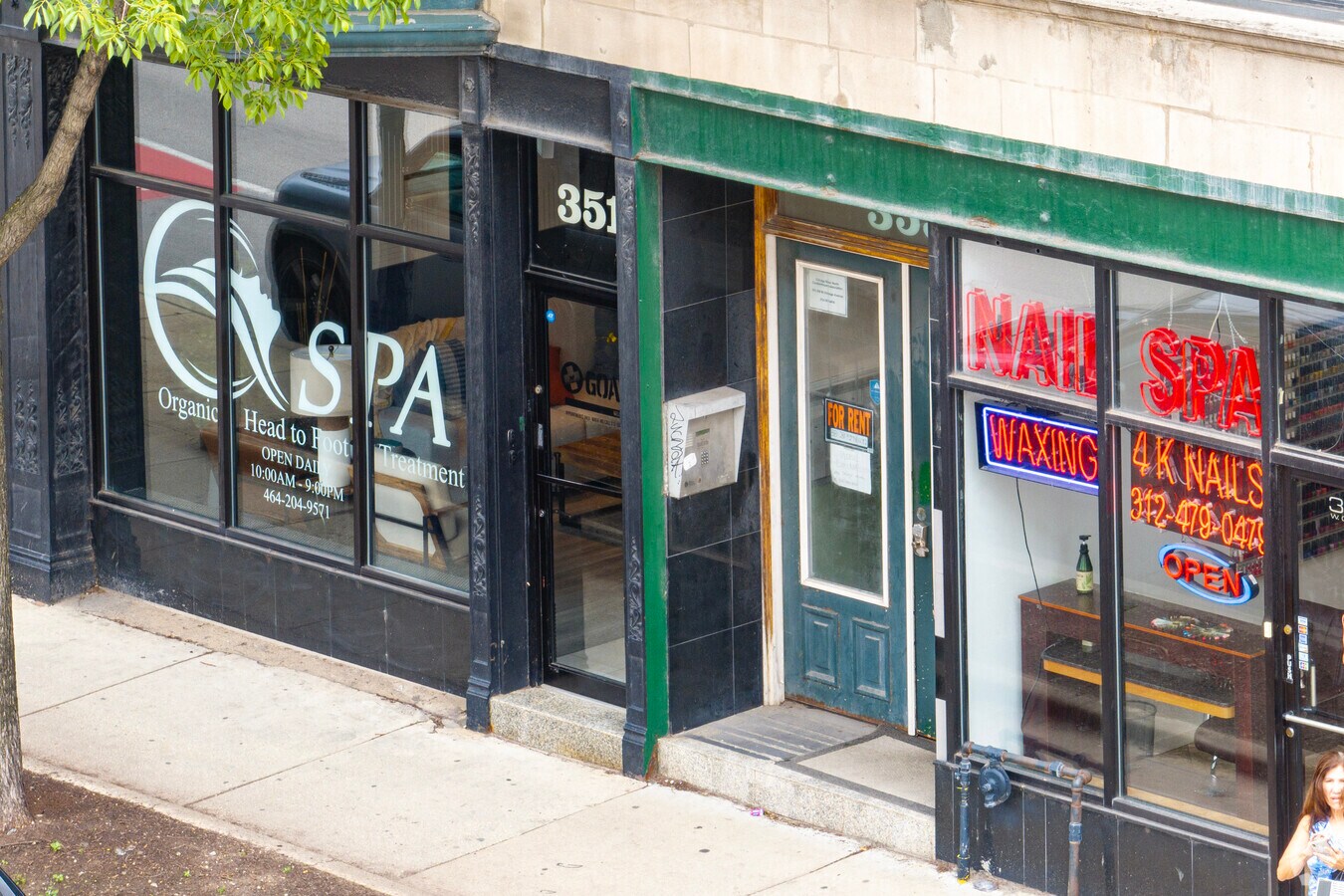 Entrance - 351-355 W Chicago Ave