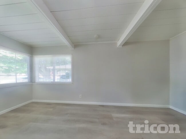 Photo - 1475 Knights Row