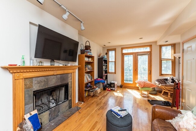 Photo - 819 N Wood St