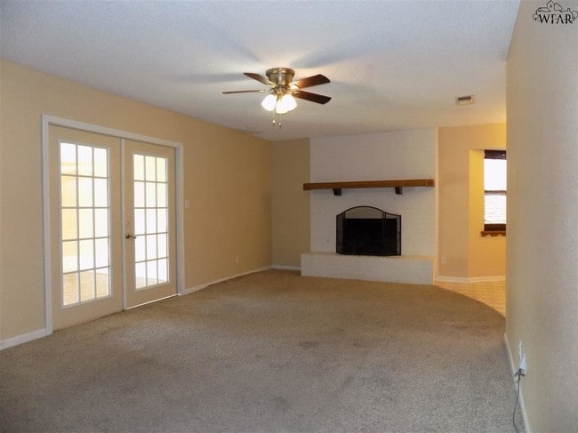 Photo - 988 Victoria Dr