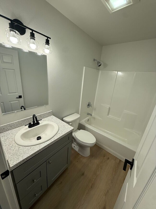 Photo - 8460-8460 N Palmer Fishhook Rd Unidad 8460