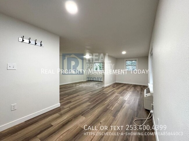 Photo - 3316 46th St E