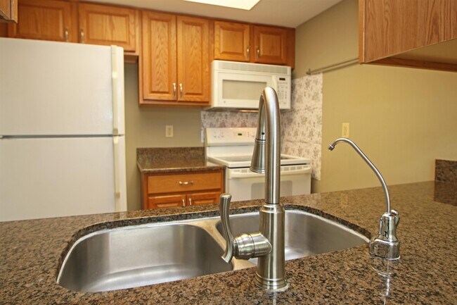 Photo - 2411 Avonlea Ln