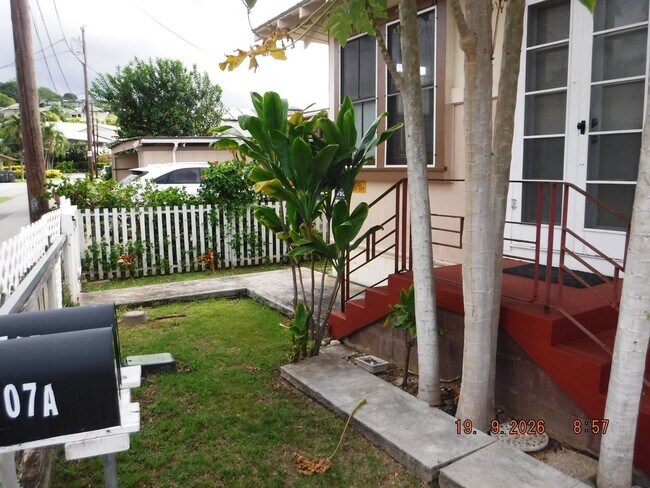 1932 Dole St Unidad Front studio unit - 1507 Eveyln Lane