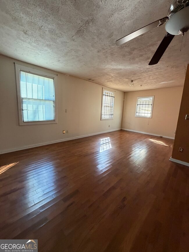 Photo - 2002 Chicago Ave NW