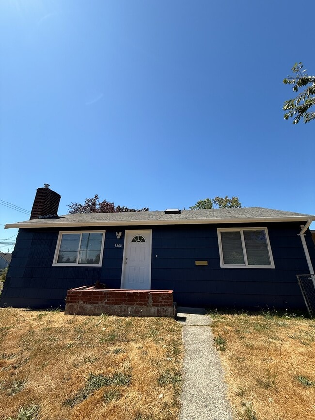 Front Exterior - 7265 46th Ave S Rental