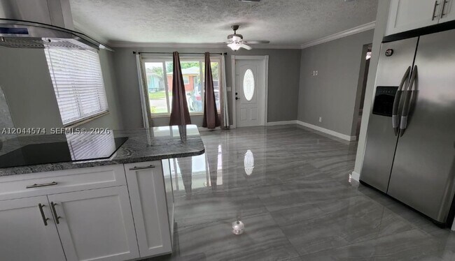 Photo - 625 Royal Palm Dr