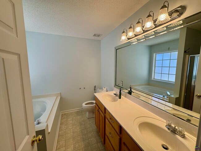 Photo - 505 Dorothy Ct