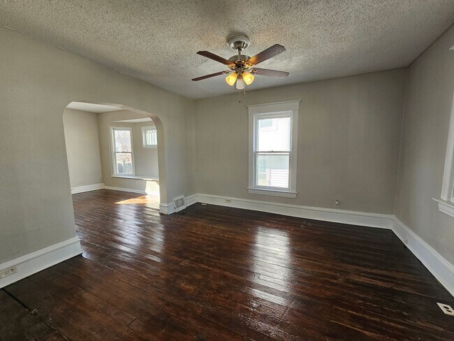 Photo - NE 2 bedroom house, Fenced Yard, 1 Stall G...