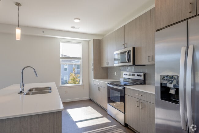 1BR, 1BA - 875SF