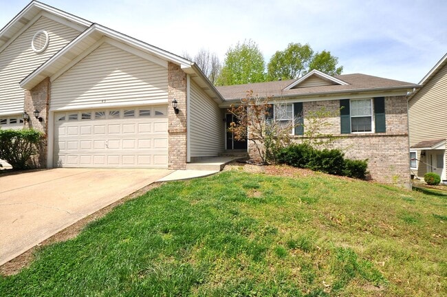 Photo - Beautiful Renovated 3 Bedroom 3 Bathroom i... Unit 59