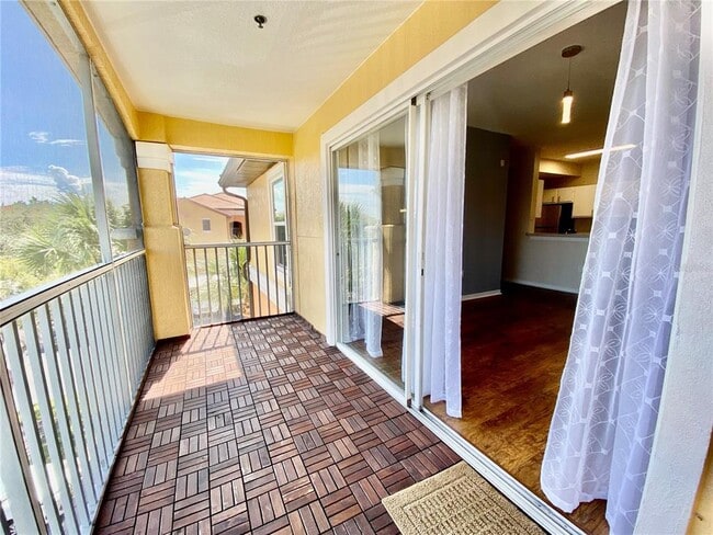 Photo - 5467 Vineland Rd Unit 6301