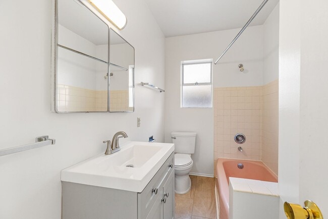 Building Photo - 5152 Unit 4747 B