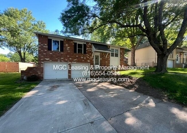 Building Photo - Freshly Renovated & Move-In Ready in Blue Springs - Schedule A tour today!