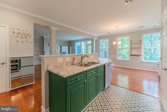Building Photo - 2663 Manhattan Pl Unit 308 Rental