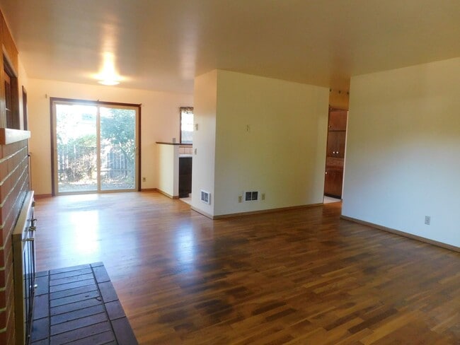 Photo - Spacious 3/Bedroom-1-1/2Bathroom Home In F...