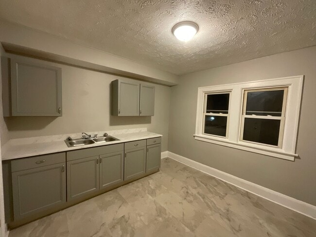 Photo - 10012 Greenview Ave Unidad Up