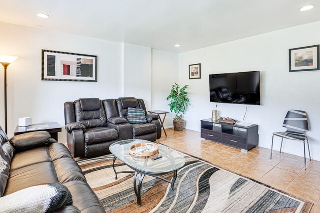 6805 E 2nd St Unit SI FL1-ID1546042P