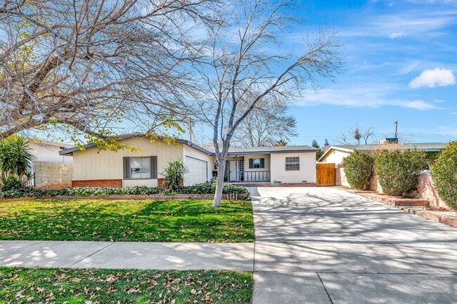 Photo - Stylish 4-Bed Mid-Century Home