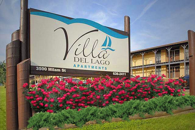 Entrance Sign - Villa Del Lago Apartments