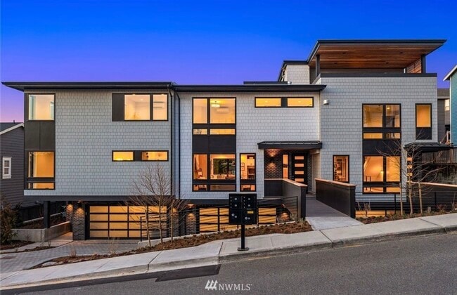 Building Photo - 330 3rd Ave S Unit B