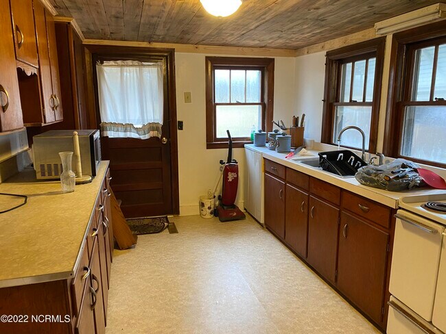 Photo - 983 Talc Mine Rd