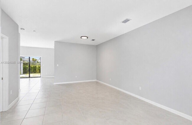 Photo - 20478 NW 4th Ave