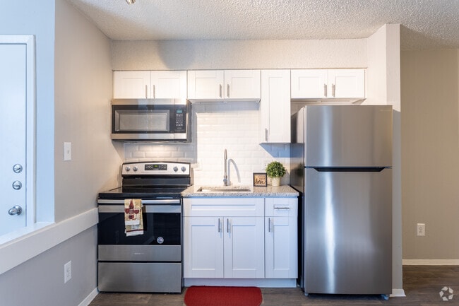 1BR, 1BA - 412SF