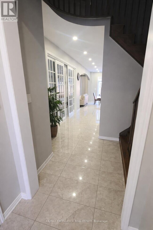 Photo - 45 Queen Mary Blvd