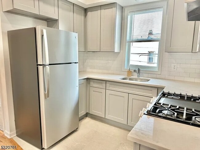 Building Photo - 558 Court St Unit 1L Rental