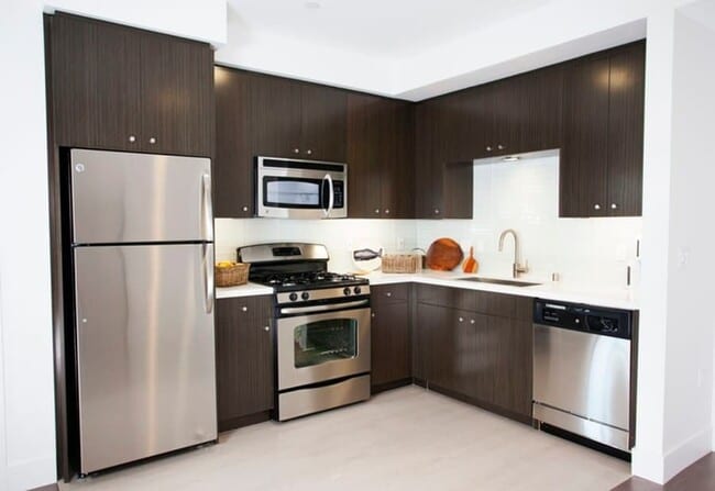 1800 Whitley