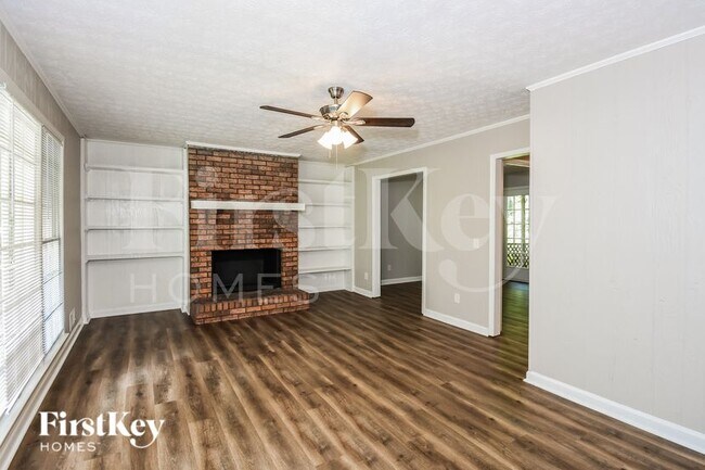 Photo - 125 Creekview Dr