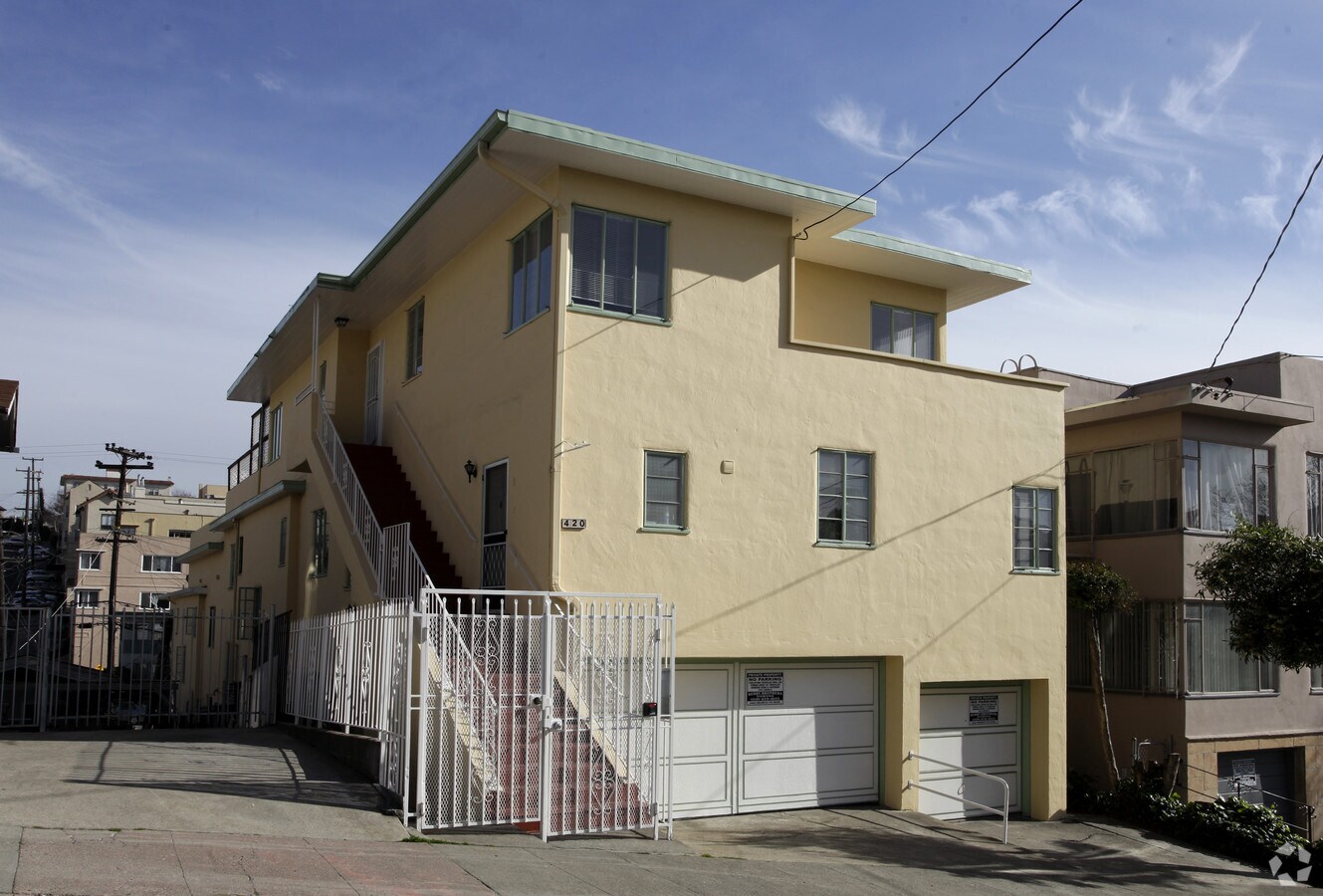 Photo - 420 Merritt Ave Apartments