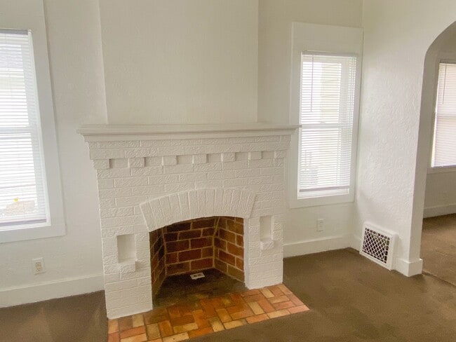 Chimenea (no funciona) - 1223 Reed Ave